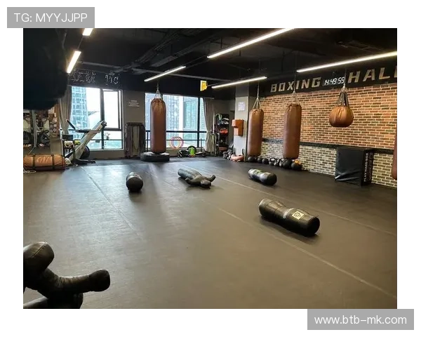 魏德曼拳击首秀告负 近年MMA战绩不尽人意影响转换